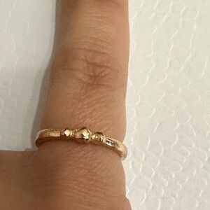 Brand new costume jewelry. Ring. Approx size 6.